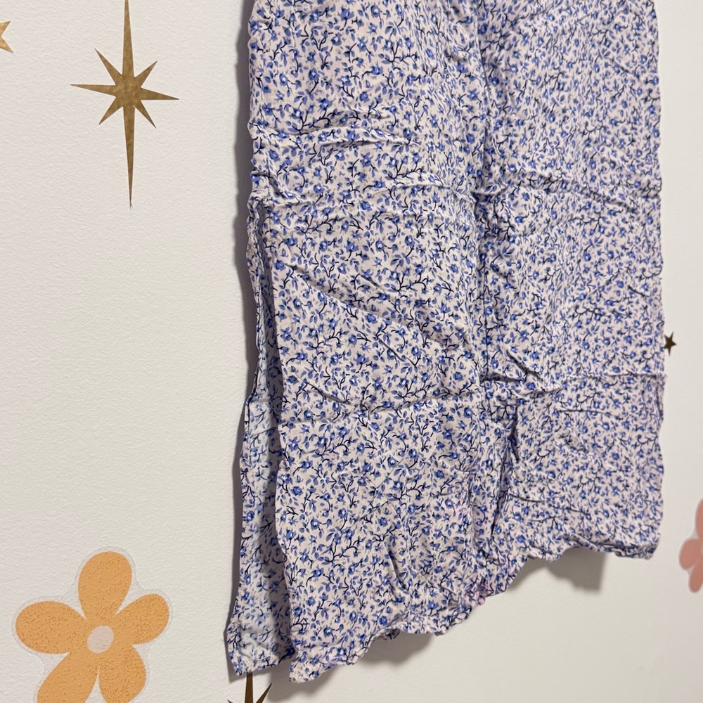Brandy Melville Floral Blue Skirt - Picture 4 of 5